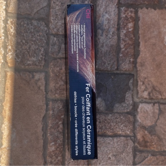 CHI Ceramic Hairstyling Iron - Black and Gold - Picture 3 of 4